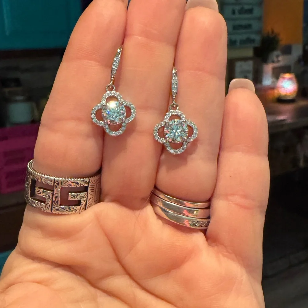 Over 2 ctw Moissanite clover dangle earrings - Picture 6 of 6